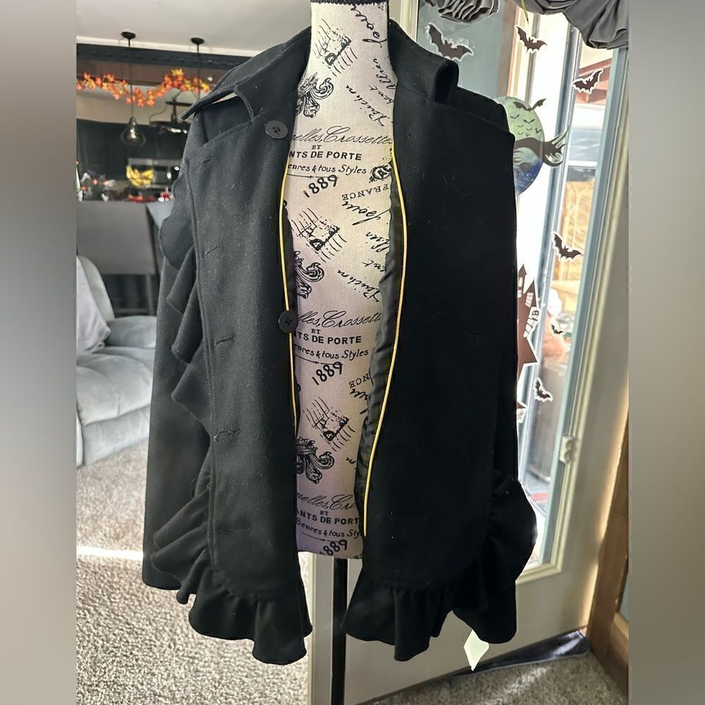 DKNY Wool coat with ruffled trim, pockets and oversized buttons.Size 2 - Picture 9 of 13
